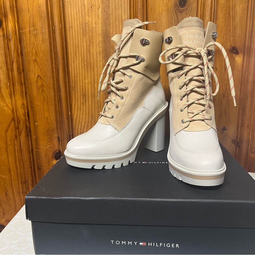 Tommy Hilfiger Women's Tan and Cream Boots